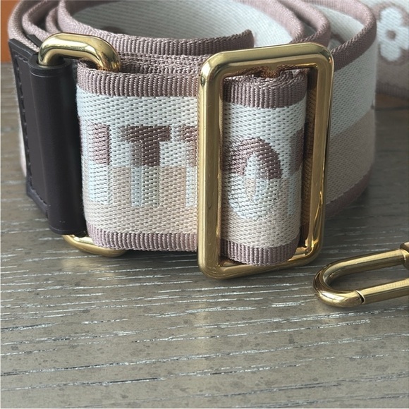 LOUIS VUITTON
Jacquard Speedy Bandouliere 20
Shoulder Strap Beige Brown - Picture 3 of 6